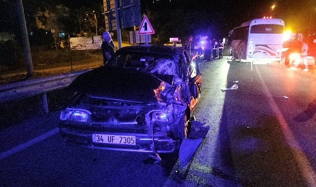 Servis minibüsü ile otomobil çarpıştı: Sürücü yaralandı