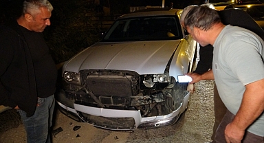 14 yaşındaki çocuğun kullandığı otomobil motosikletle çarpıştı: Yaralılar var