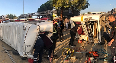 Akaryakıt tankeri ile işçi minibüsü çarpıştı! Çok sayıda yaralı