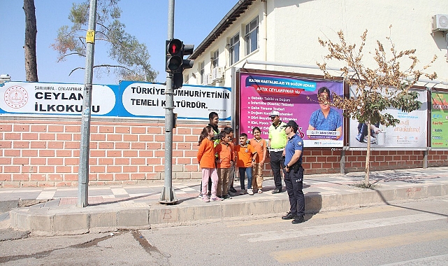 Ceylanpınar'da okul önünde hem eğitim hem de denetim