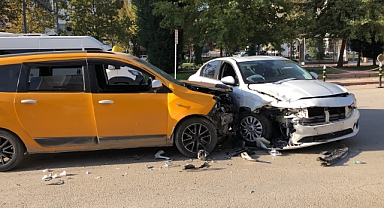 Elazığ’da iki otomobil çarpıştı! 2 yaralı
