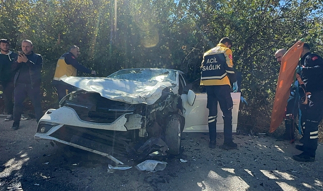 Elazığ'da otomobil ile öğrenci servisi çarpıştı: Yaralılar var