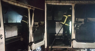 Hatay'da yanan minibüs kullanılmaz hale geldi