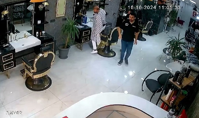 Malatya'da deprem anında kuafördeki panik kamerada!