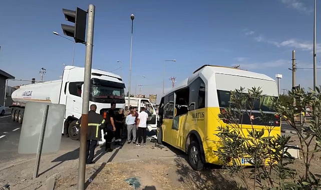 Mardin'de tanker ile şehiriçi minibüsü çarpıştı: 1 yaralı