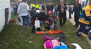 Öğrencileri taşıyan minibüs ile tır çarpıştı: Çok sayıda yaralı