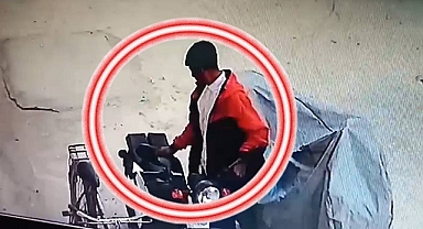 Şanlıurfa'da kameralara aldırış etmeden iki elektrikli bisiklet çaldı