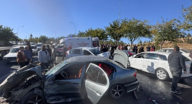 Şanlıurfa'da zincirleme kaza! 5 kişi yaralandı