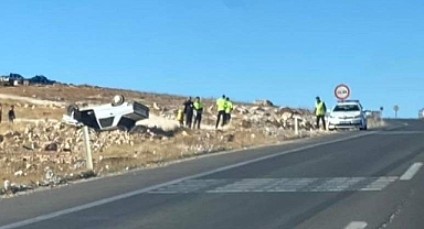 Suruç'ta otomobil şarampole devrildi! Yaralılar var