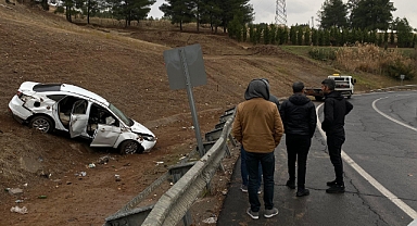Diyarbakır'da hasta ziyaretine giden arkadaşlar kaza yaptı: 3 yaralı