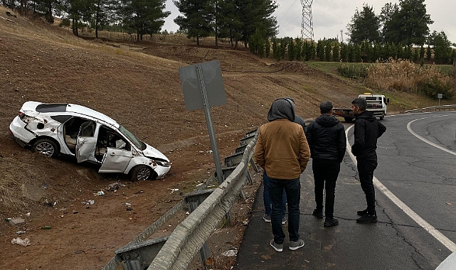 Diyarbakır'da hasta ziyaretine giden arkadaşlar kaza yaptı: 3 yaralı