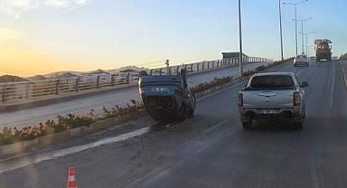 Elazığ’da otomobil takla attı: 2 yaralı
