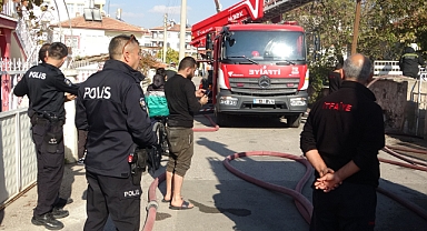 İki katlı müstakil evde yangın: Çok sayıda kişi dumandan etkilendi