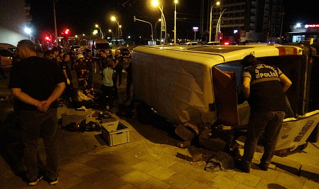 Malatya'da 1 kişinin öldüğü, 13 kişinin yaralandığı kaza kamerada!