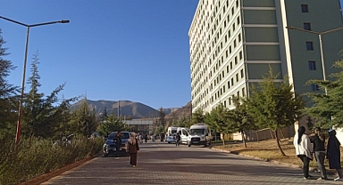 Malatya'da genç kız yurt binası önünde ölü bulundu