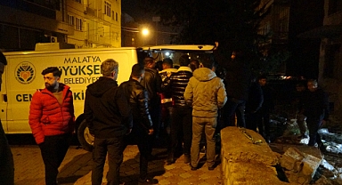 Malatya'da hasarlı binada erkek cesedi bulundu
