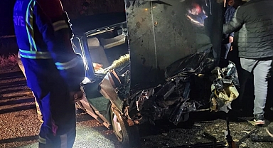 Otomobil ile servis aracı kafa kafaya çarpıştı: Çok sayıda yaralı