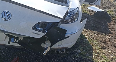 Otomobilde patlayan çakmak gazları aracı bu halde getirdi: 2 yaralı