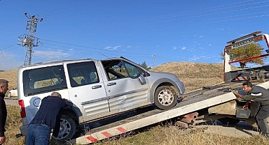 Adıyaman'da hafif ticari araç şarampole yuvarlandı: 1 yaralı
