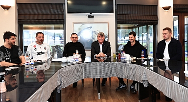 Beşiktaş'ta Başkan Serdal Adalı, Futbol A Takımı ile buluştu