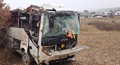 Emet’te işçi servisi devrildi: 1 ölü, 8 yaralı