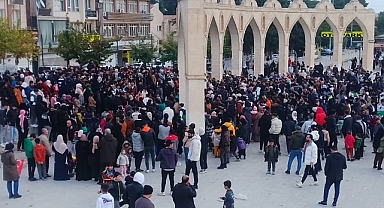 Esad rejiminin çöküşü Şanlıurfa'da kutlanıyor