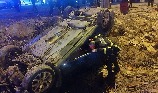 Hatay'da iki otomobil çarpıştı! Yaralılar var