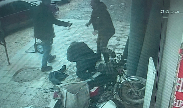 Şanlıurfa'da bir kişinin pompalı tüfekle vurulma anı kamerada