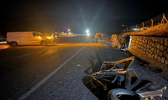 Adıyaman'da kamyonet ile otomobil çarpıştı!