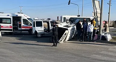 Gaziantep'te 14 kişinin yaralandığı kaza anı kamerada!