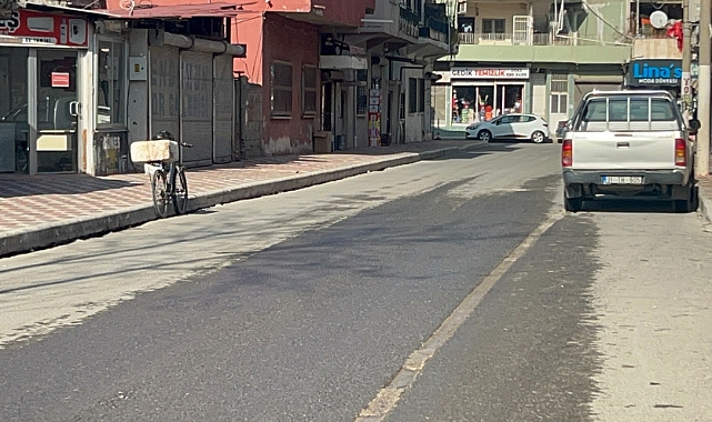Hatay'da kazaların yaşandığı dar sokakta, arka arkaya 3 kaza meydana geldi