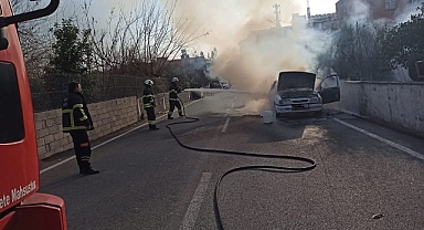Hatay'da seyir halindeki otomobil yandı