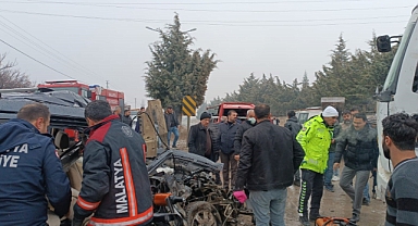 Malatya'da kamyon ile hafif ticari araç çarpıştı!