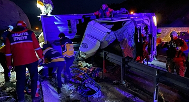 Malatya'da tır şarampole devrildi!
