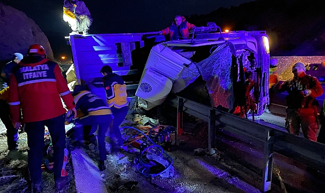 Malatya'da tır şarampole devrildi!