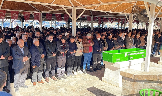 Şanlıurfa'da kızlarını öldürüp intihar eden anne ve çocukları ayrı mezarlıklarda defnedildi