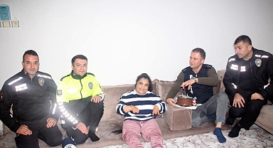 Şanlıurfa'da polislerden engelli kıza doğum günü sürprizi!