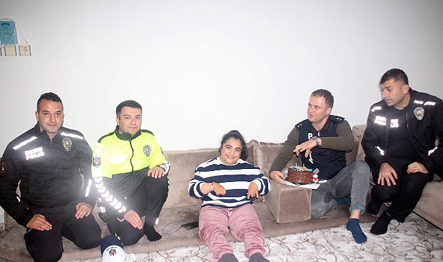 Şanlıurfa'da polislerden engelli kıza doğum günü sürprizi!