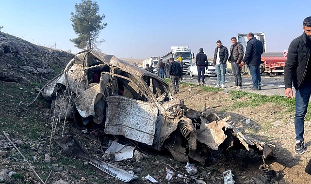 Şanlıurfa'da tırla çarpışan otomobil şarampole devrildi!