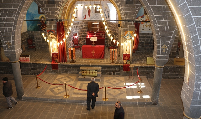 Şanlıurfalılar Diyarbakır'da bulunan kiliseye gidiyor