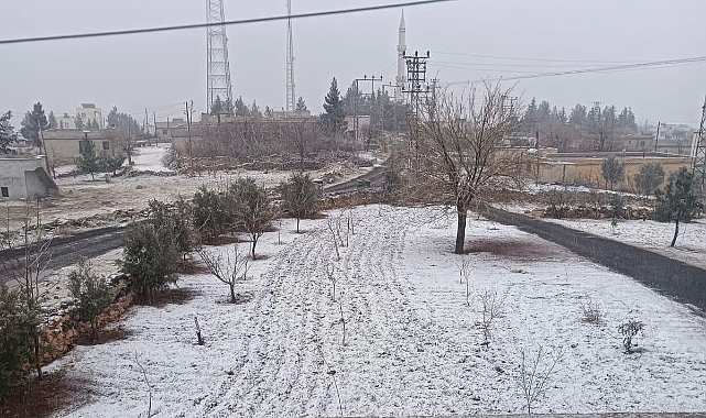 Türkiye’nin en sıcak ili Şanlıurfa'da kar sürprizi