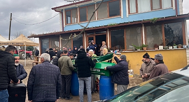 Evlilik ve işsizlik sebebi ile tartıştığı annesini öldürdü! Anne son yolculuğuna uğurlandı