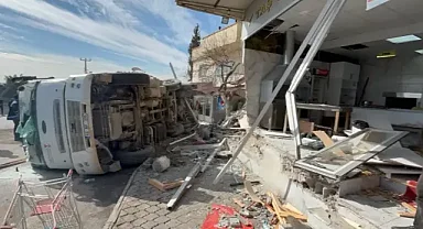 Kahramanmaraş'ta freni patlayan kamyon ortalığı savaş alanına çevirdi!