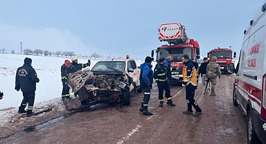 Mardin'de işçileri taşıyan minibüs ile pikap çarpıştı! Çok sayıda yaralı