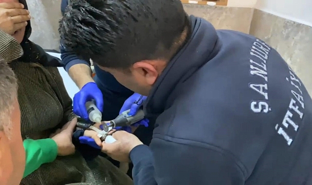 Şanlıurfa'da itfaiyeden yüzük operasyonu