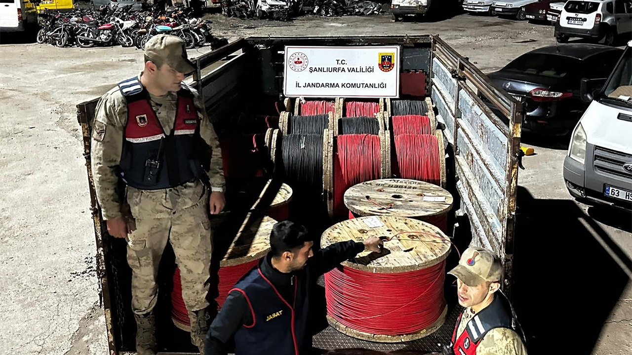 Şanlıurfa'da 6 milyon TL'lilik elektrik kablosu çalan hırsızlar yakalandı