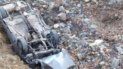 Adıyaman'da otomobil dere yatağına yuvarlandı!