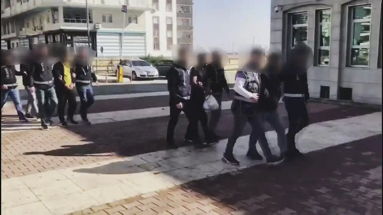 Şanlıurfa’da 16 ilde 29 kişiyi dolandıran 5 kişi tutuklandı!
