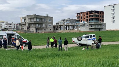 Adıyaman'da direğe çarpan otomobil takla attı!
