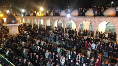 Şanlıurfa'da Kadir Gecesi'nde camiler dolup taştı